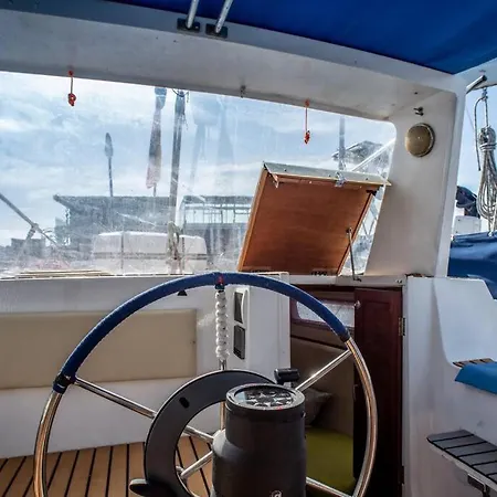 Botel Su Oasis De Lujo E Intimidad En Tenerife *